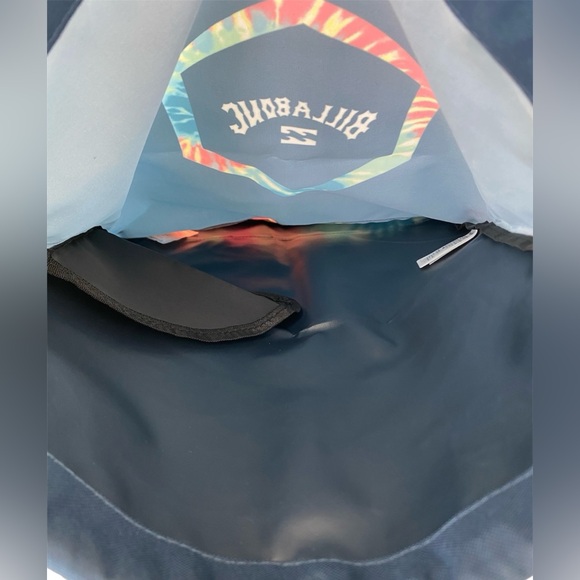 BILLABONG - Picture 5 of 5